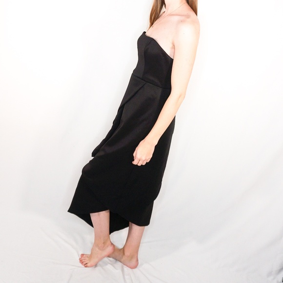 FAME and PATRNERS Asymmetric Black Strapless Dress - Picture 4 of 7